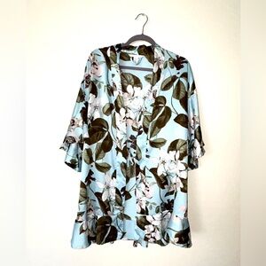 Victoria's Secret Here Comes the Bride Floral
Kimono Robe XS/S‎